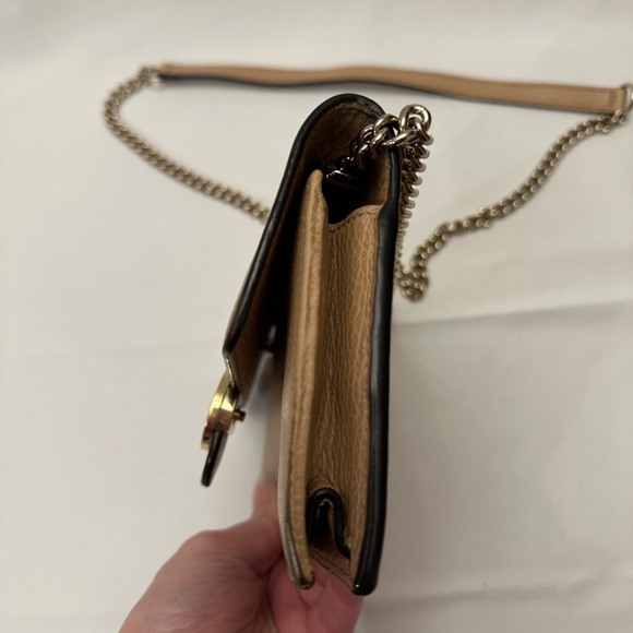 Gucci Interlocking Wallet on Chain Crossbody - Picture 6 of 8